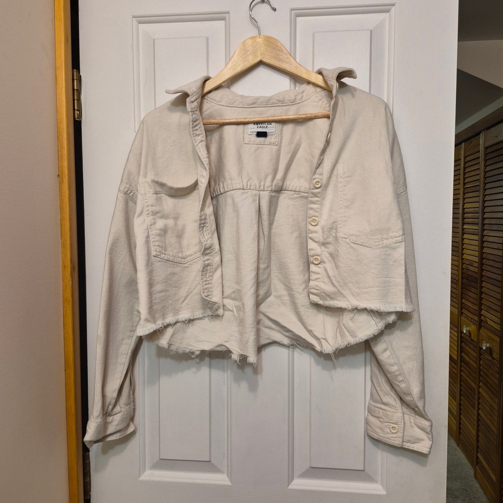 American Eagle Womens XS/S Cream Denim Cropped Button Down Shirt Raw Hem Shacket